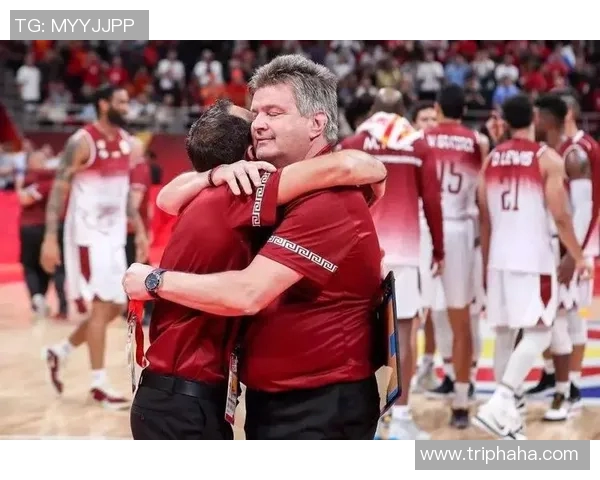 戴格诺特称赞霍姆格伦与哈滕对篮球的热爱与刻苦训练精神