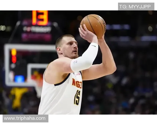 约基奇与NBA裁判深入探讨规则掘金训练营特邀裁判助力球员成长 约基奇与NBA裁判深入探讨规则掘金训练营特邀裁判助力球员成长